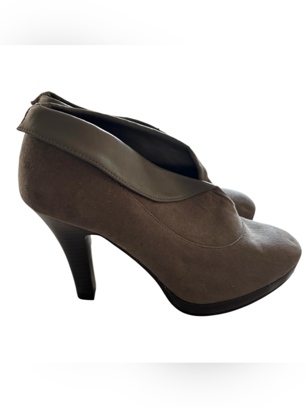 NWOT Fioni Gray Black Leather Heeled Ankle Booties SZ 6
